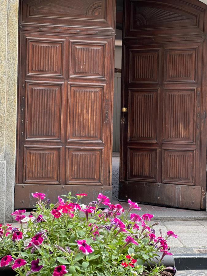 Appartamento In Centro Storico "La Casa Di Cri" Asti Dış mekan fotoğraf