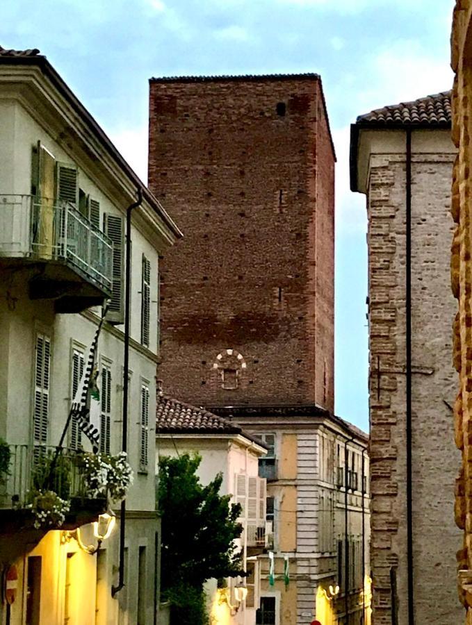 Appartamento In Centro Storico "La Casa Di Cri" Asti Dış mekan fotoğraf